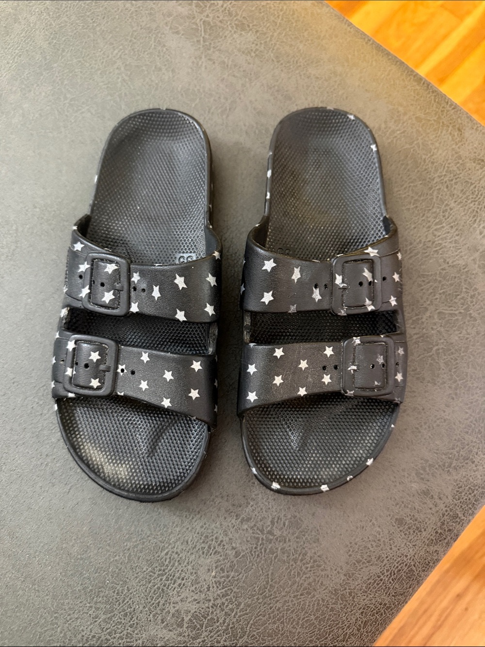 Freedom Moses Black Star Print Double-Buckle Slide Sandals